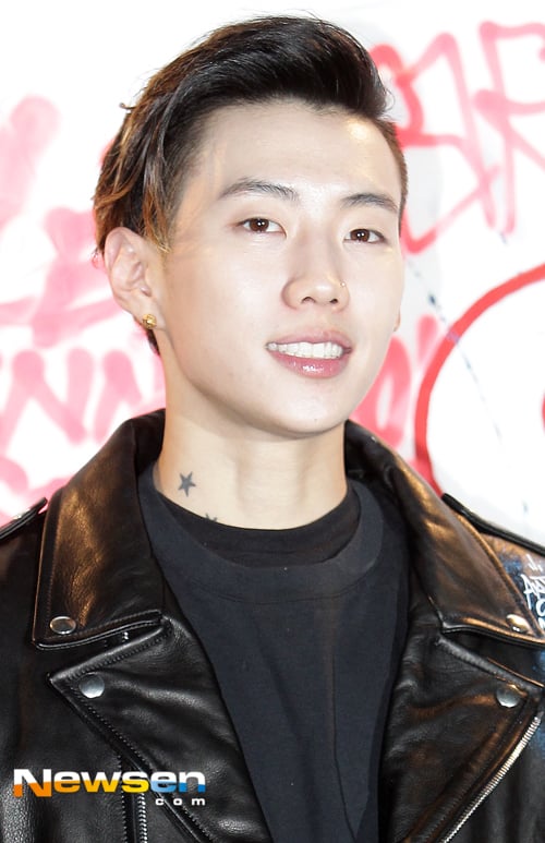 피부가 너무 좋아서 귀걸이가 비칠 정도인 박재범.jpg | 인스티즈