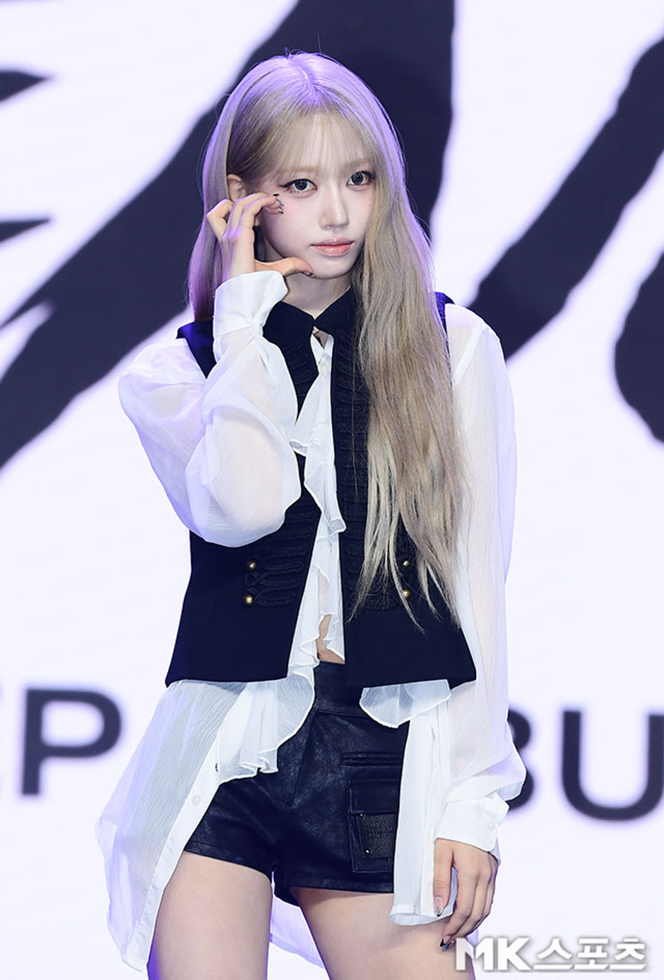 오늘 컴백한다는 미모 리즈 찍은 거 같은 미야오.jpg | 인스티즈