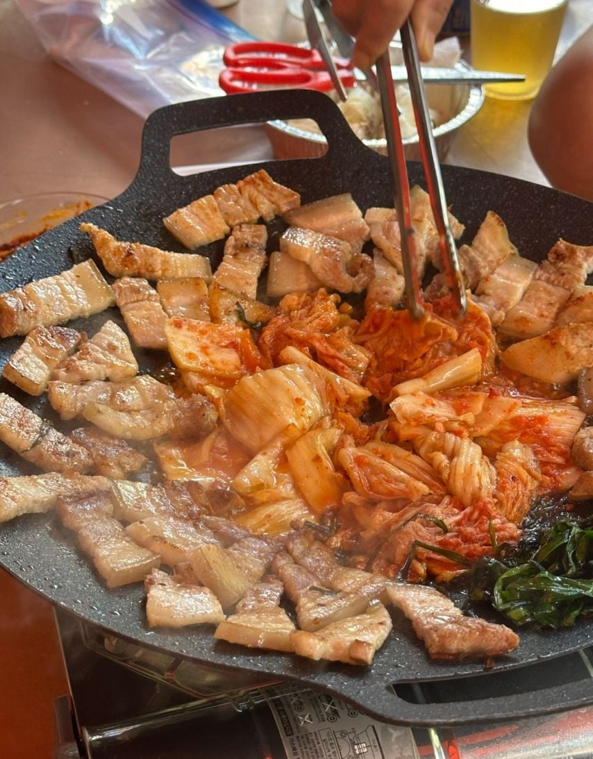 그리들 불판에 삼겹살, 볶음밥, 라면 | 인스티즈