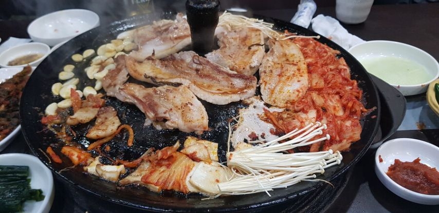 솥뚜껑 삼겹살 | 인스티즈