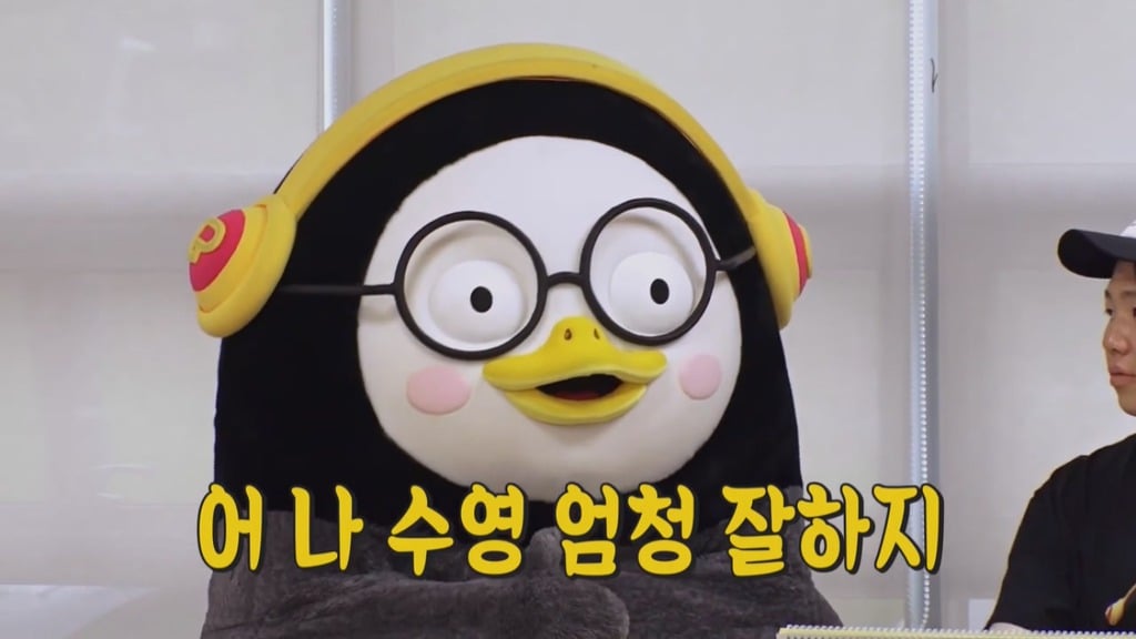 [펭수] 도서관에 가서 죄와 벌을 읽는 펭수 | 인스티즈