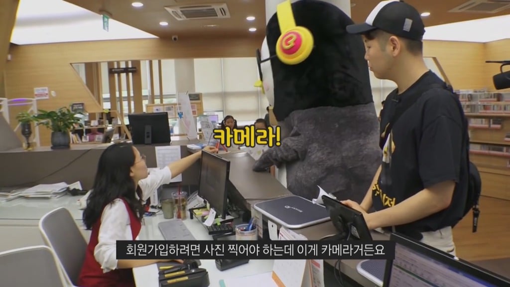 [펭수] 도서관에 가서 죄와 벌을 읽는 펭수 | 인스티즈