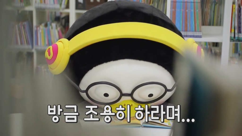 [펭수] 도서관에 가서 죄와 벌을 읽는 펭수 | 인스티즈