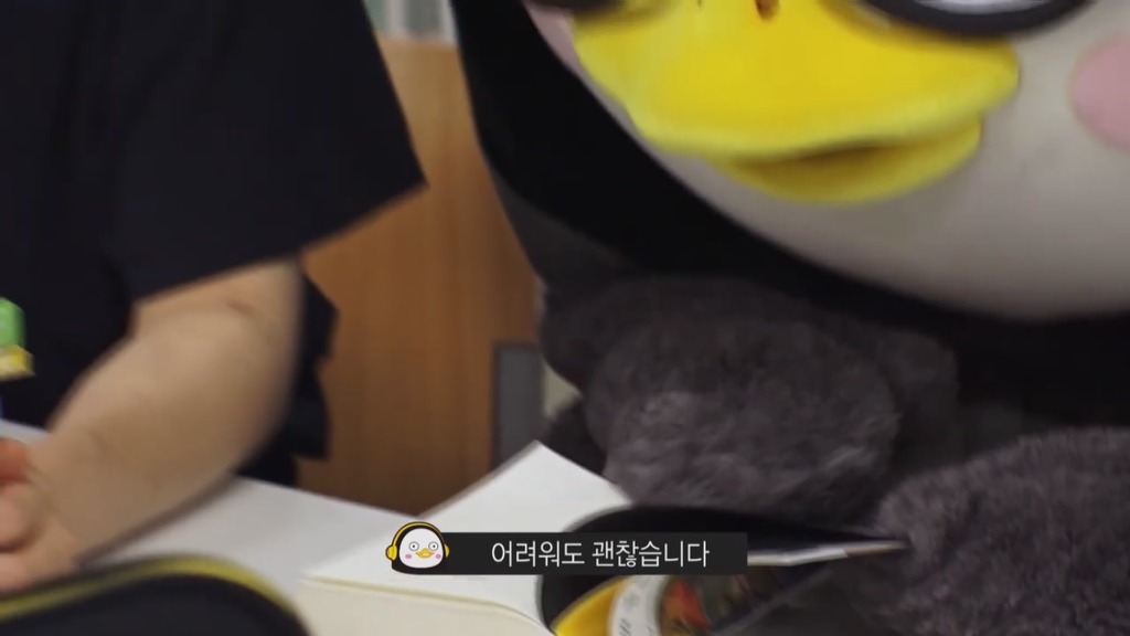 [펭수] 도서관에 가서 죄와 벌을 읽는 펭수 | 인스티즈