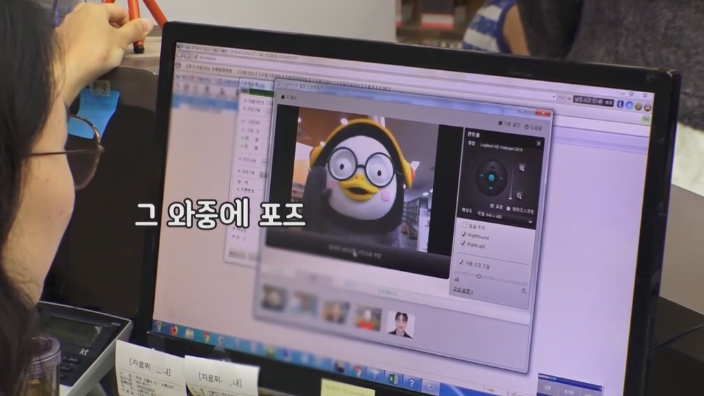 [펭수] 도서관에 가서 죄와 벌을 읽는 펭수 | 인스티즈