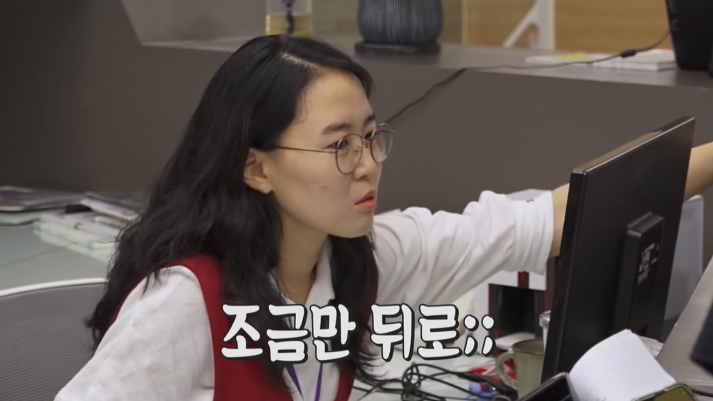 [펭수] 도서관에 가서 죄와 벌을 읽는 펭수 | 인스티즈