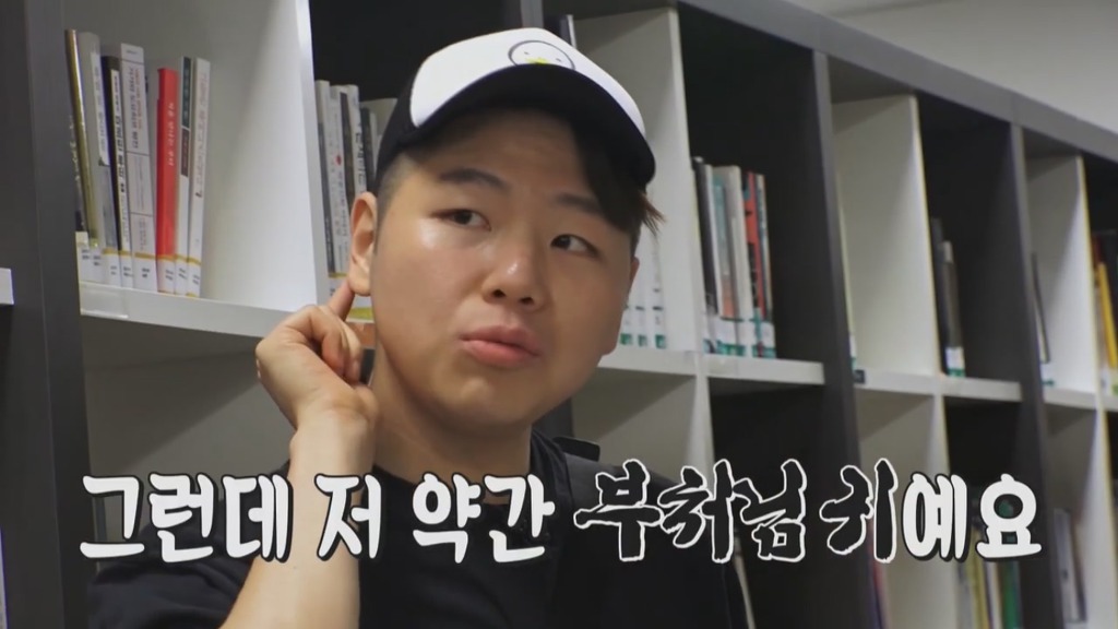 [펭수] 도서관에 가서 죄와 벌을 읽는 펭수 | 인스티즈