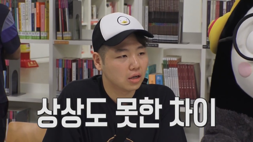 [펭수] 도서관에 가서 죄와 벌을 읽는 펭수 | 인스티즈