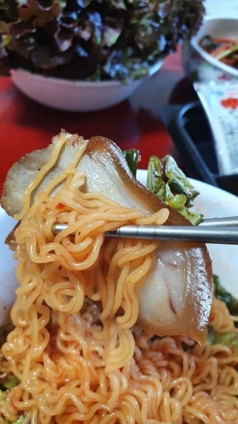 비빔면에 같이 먹을 거, 딱 하나만 선택해야 한다면 | 인스티즈
