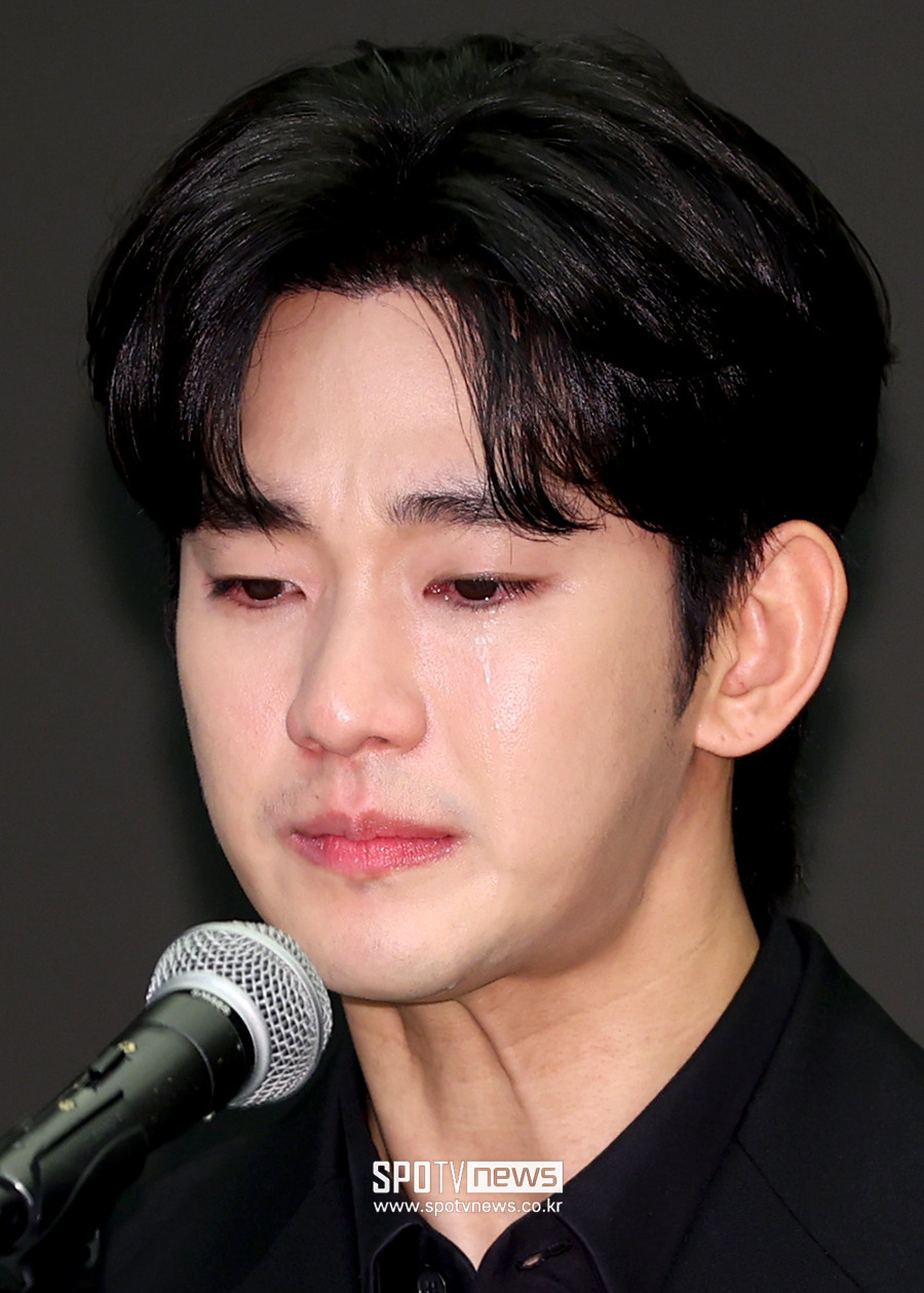 눈물 흐르는 김수현 | 인스티즈