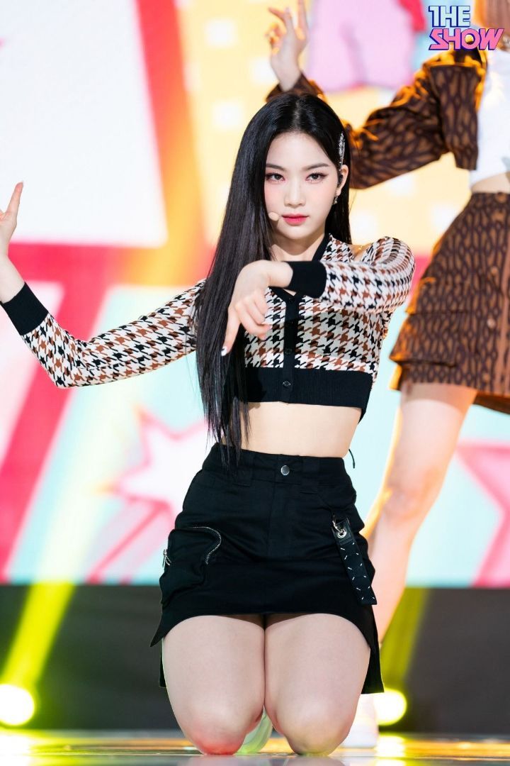 눈썹 모양 새로 바뀐듯한 스테이씨 아이사.jpg | 인스티즈
