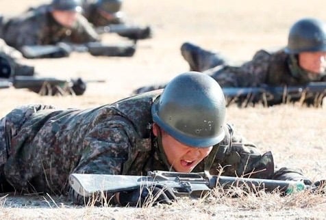 여친 "보고 싶어" 한마디에 십자인대 끊고 전역한 훈련병 | 인스티즈