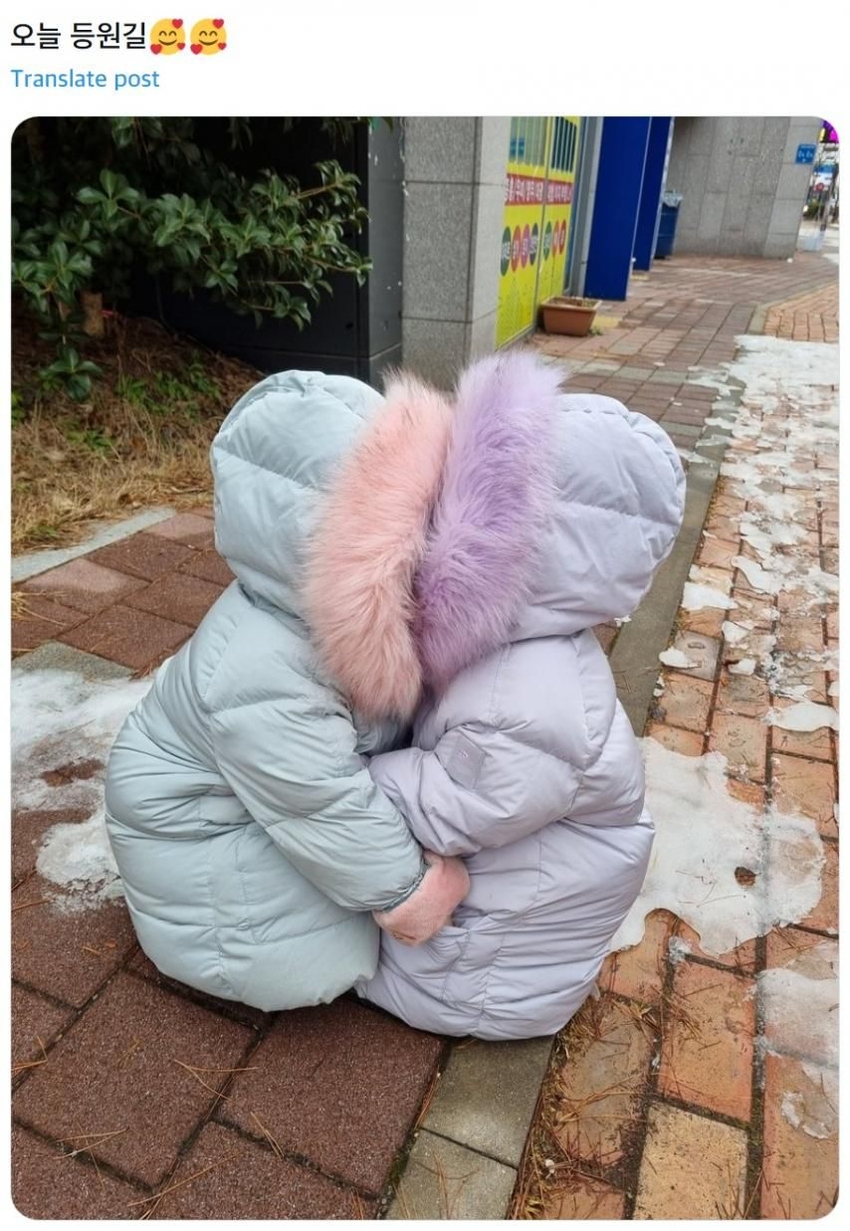유치원 가는 길에 친구를 만나버린 꼬맹이 | 인스티즈