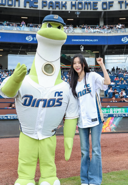 진짜 오랜만에 연예인 시구 왔다는 어제자 NC경기 | 인스티즈