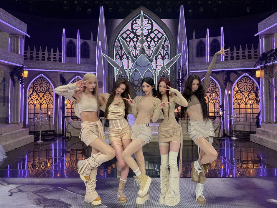 뮤비에 나온 세트 그대로 옮겨온 거 같다는 여돌 | 인스티즈
