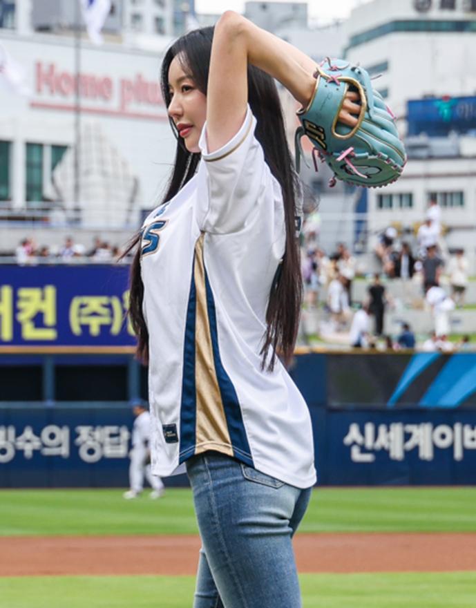 진짜 오랜만에 연예인 시구 왔다는 어제자 NC경기 | 인스티즈