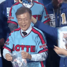 머리위에 뭘 얹기만 하면 짱덕터지는 이니.jpgif | 인스티즈