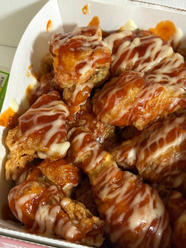 첫입엔 존맛이지만 먹을수록 질리는 치킨 삼대장 | 인스티즈