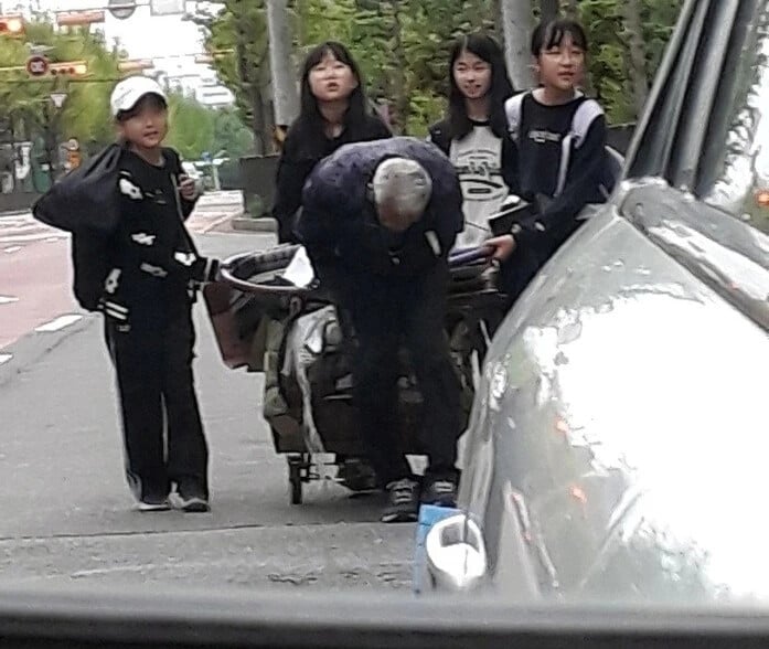사이드미러에 비친 따뜻한 동심 | 인스티즈