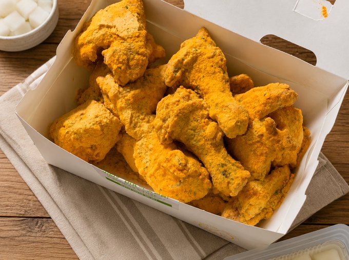 첫입엔 존맛이지만 먹을수록 질리는 치킨 삼대장 | 인스티즈