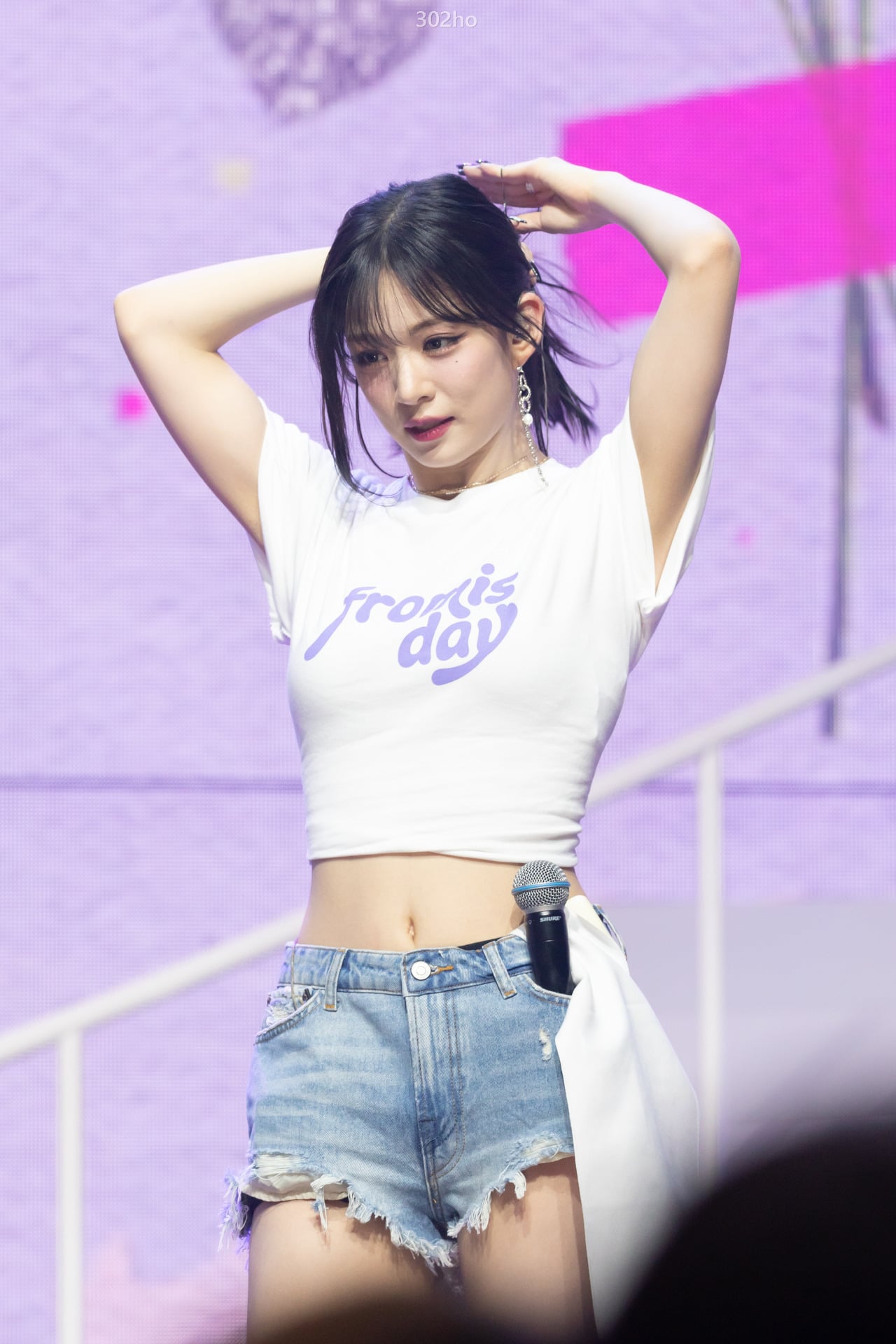 여자 손바닥 만한 프로미스나인 이채영 허리.jpgif | 인스티즈