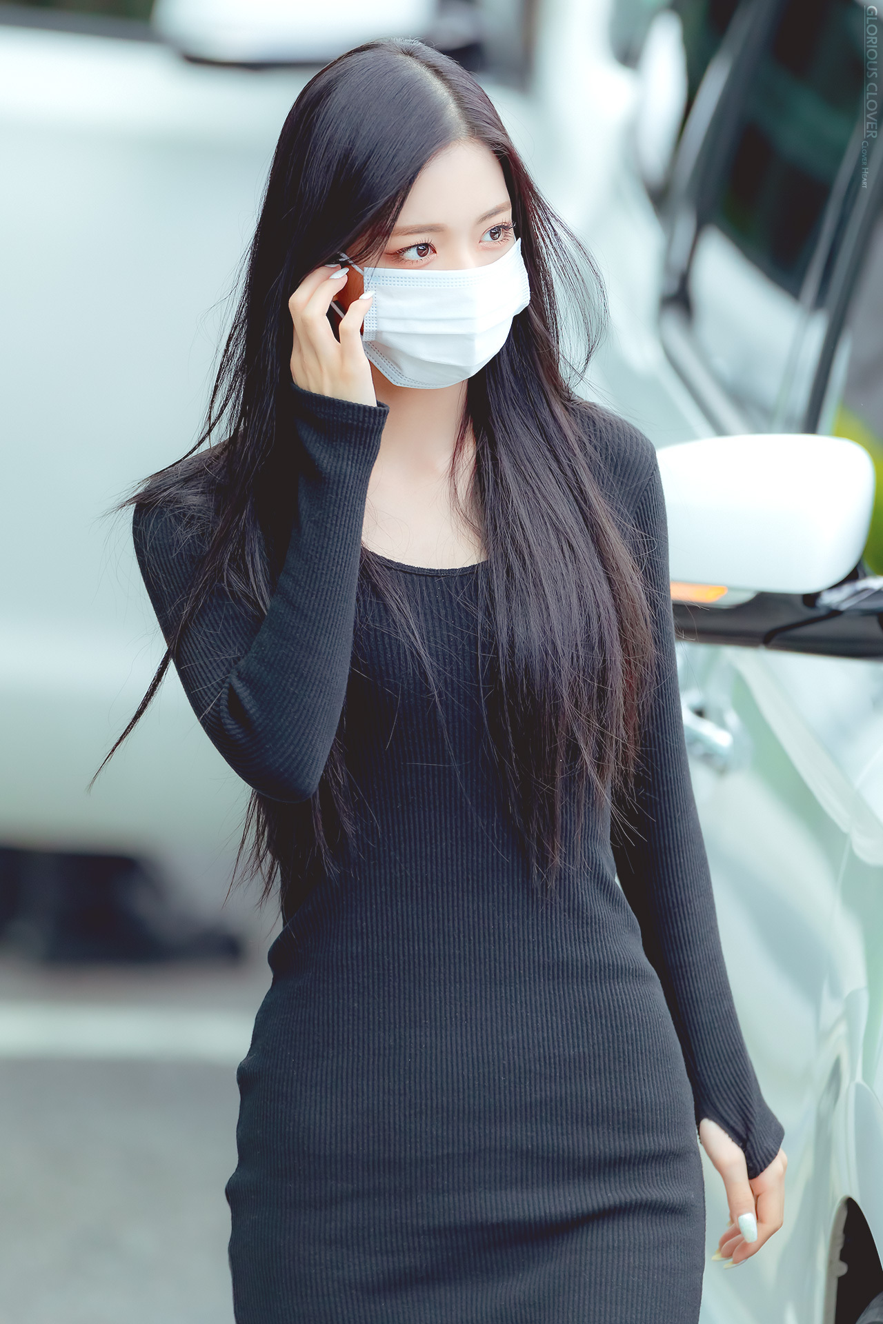 여자 손바닥 만한 프로미스나인 이채영 허리.jpgif | 인스티즈