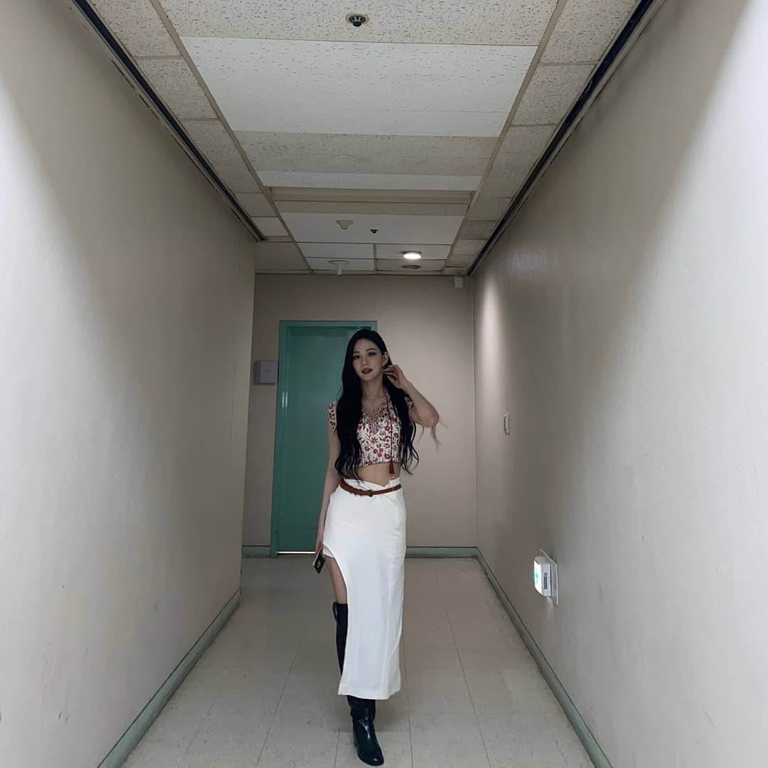 여자 손바닥 만한 프로미스나인 이채영 허리.jpgif | 인스티즈