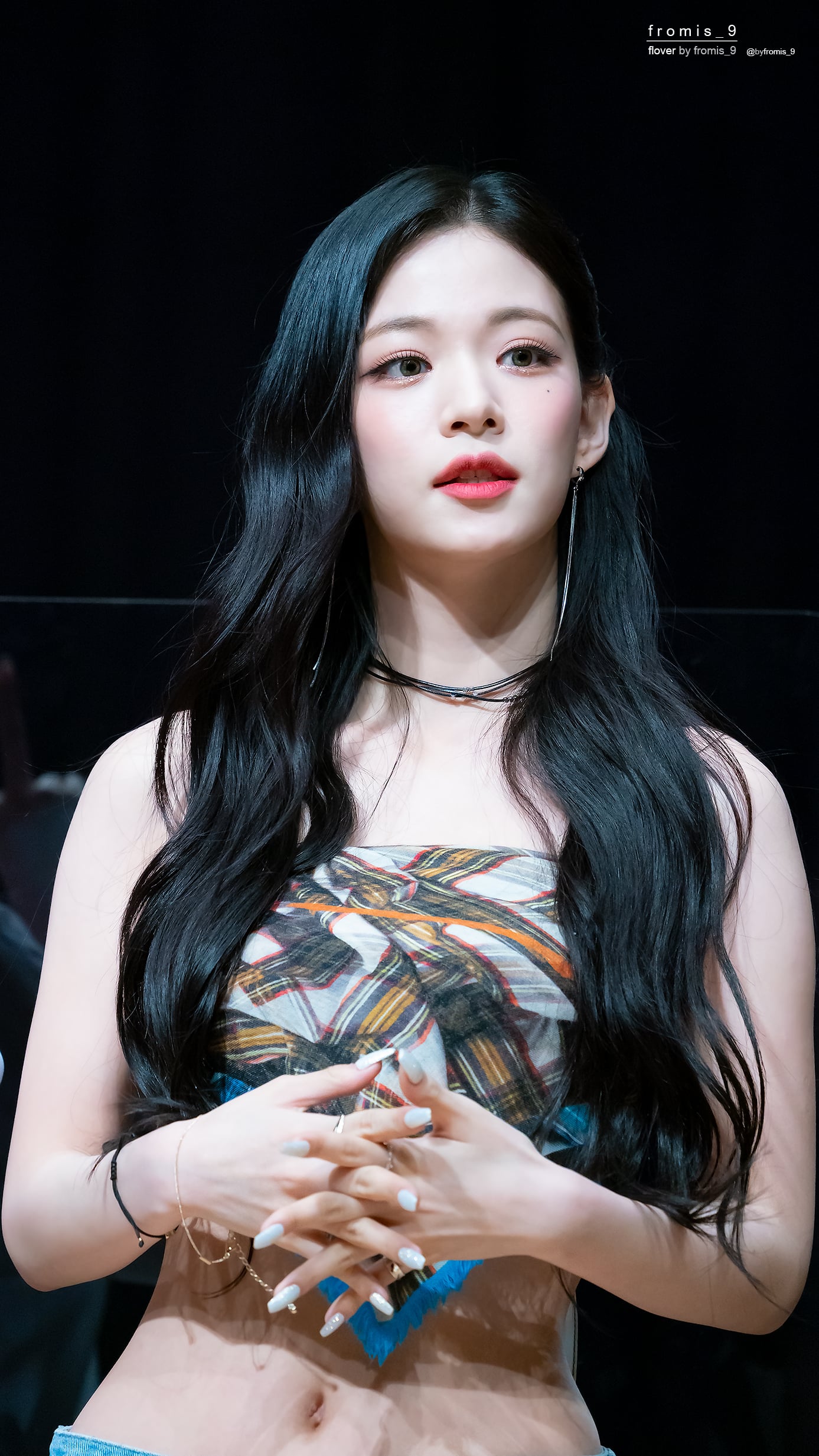 여자 손바닥 만한 프로미스나인 이채영 허리.jpgif | 인스티즈