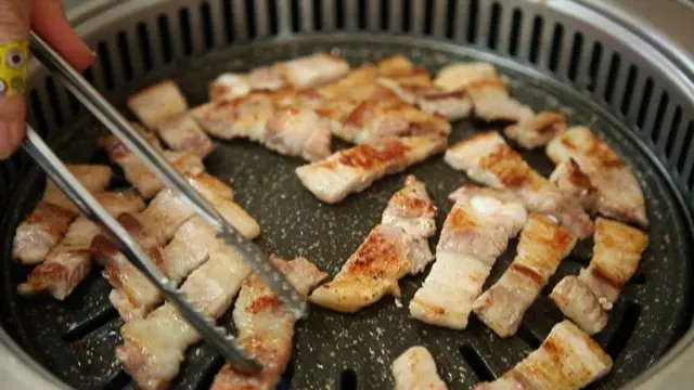 단체로 삼겹살 먹을 때 내가 하고싶은 일은? | 인스티즈