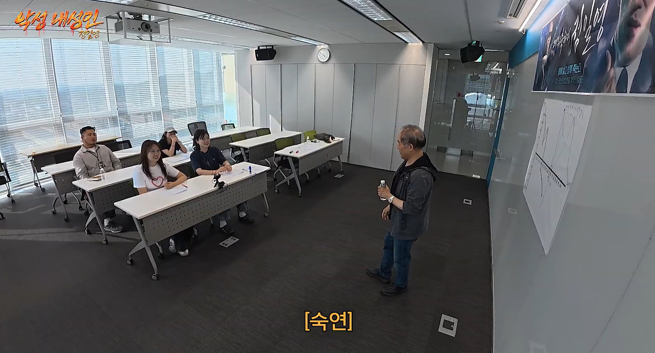 어떤 인생을 살아왔는지 감도 안오는 60대 연예인 지망생 아저씨.jpg | 인스티즈