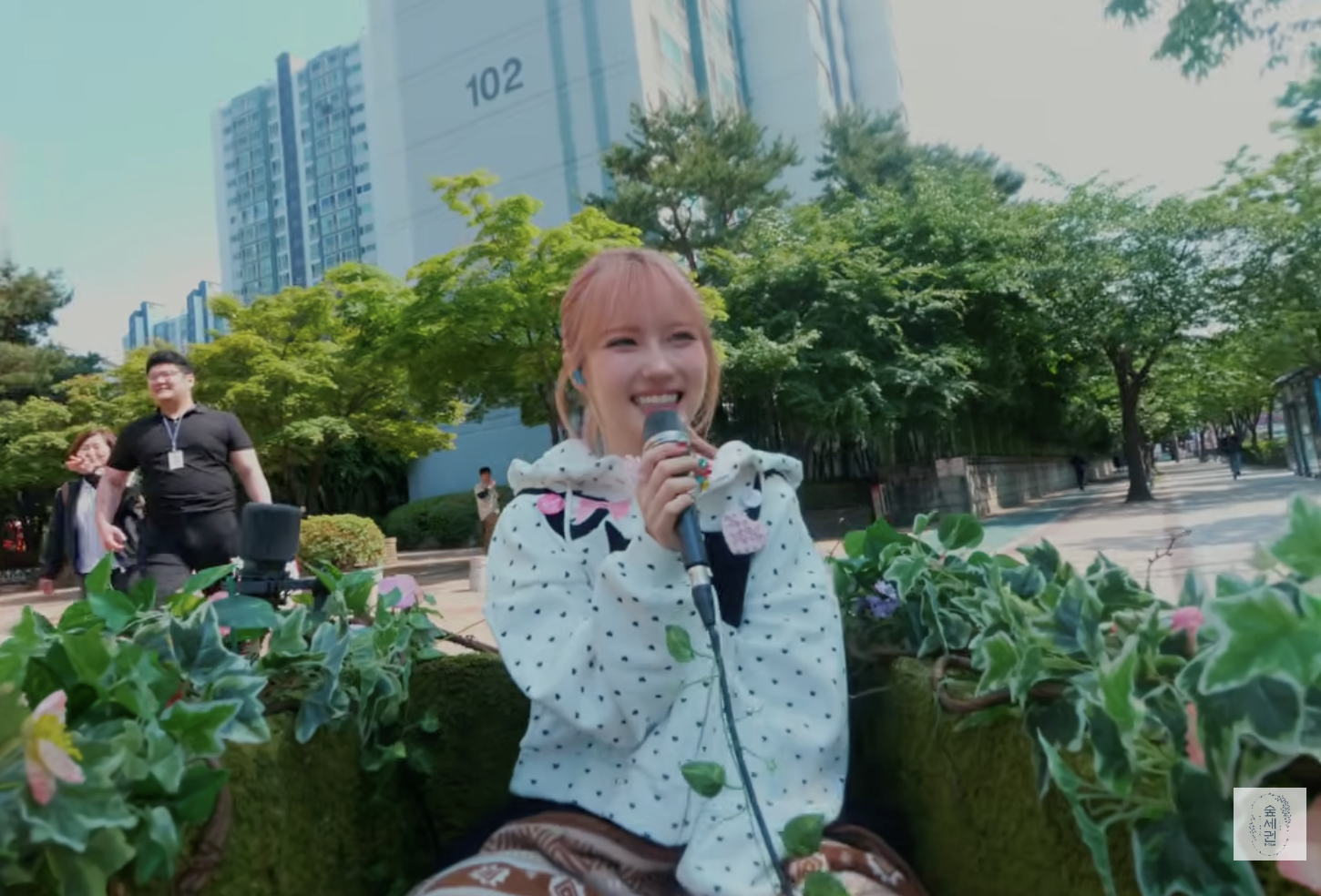 리어카타고 돌아다니면서 노래 부르는 가수.jpg | 인스티즈