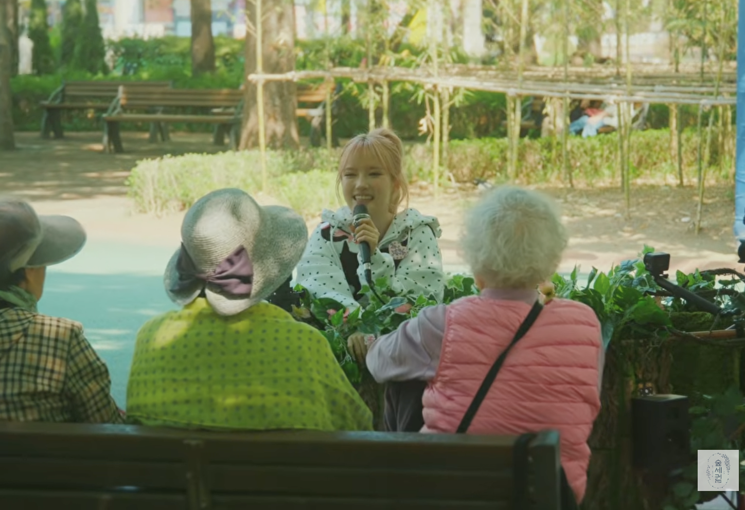 리어카타고 돌아다니면서 노래 부르는 가수.jpg | 인스티즈