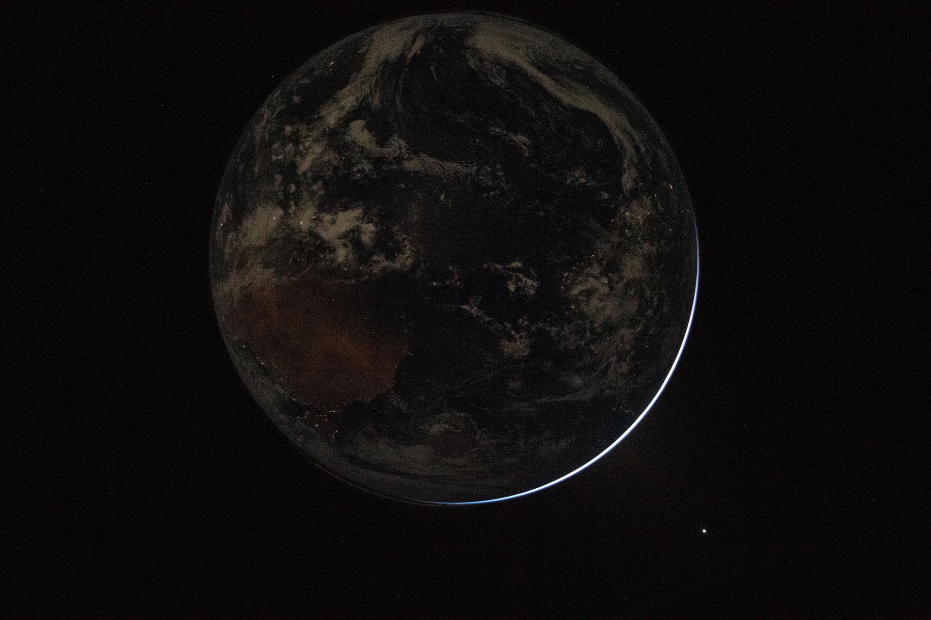 아르테미스 2호가 전송한 🌎 사진들 | 인스티즈