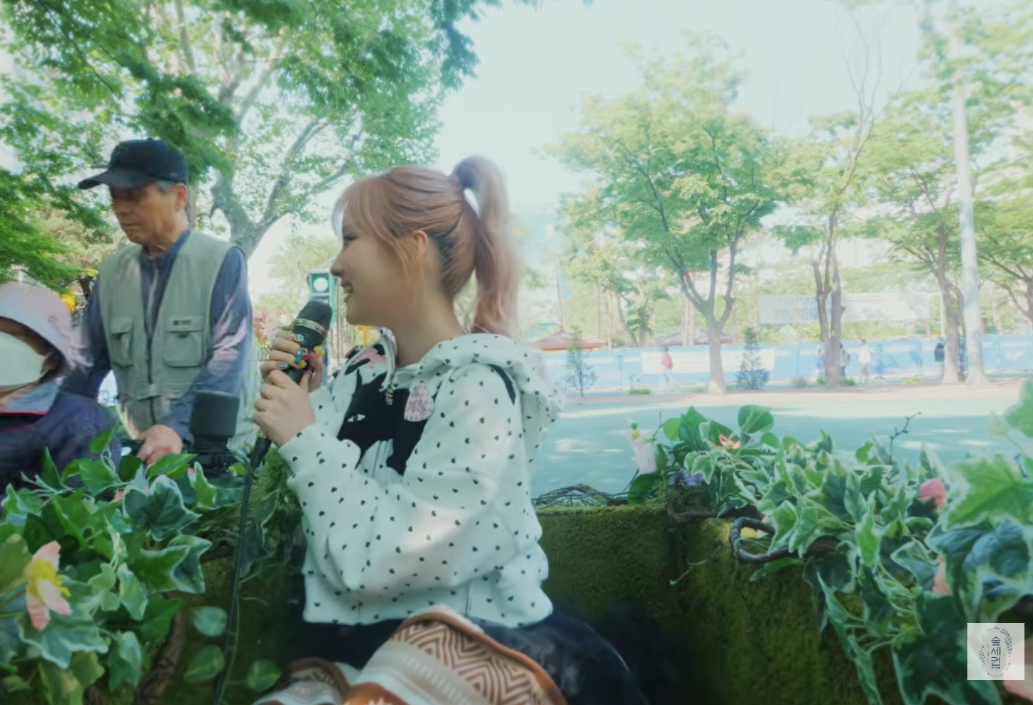 리어카타고 돌아다니면서 노래 부르는 가수.jpg | 인스티즈