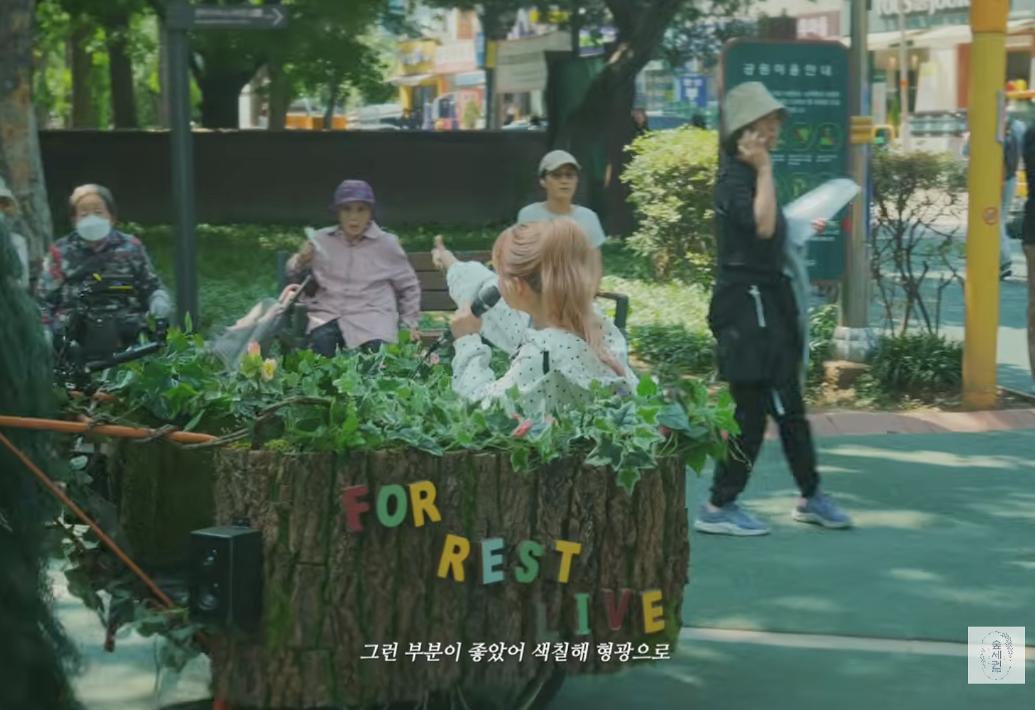 리어카타고 돌아다니면서 노래 부르는 가수.jpg | 인스티즈