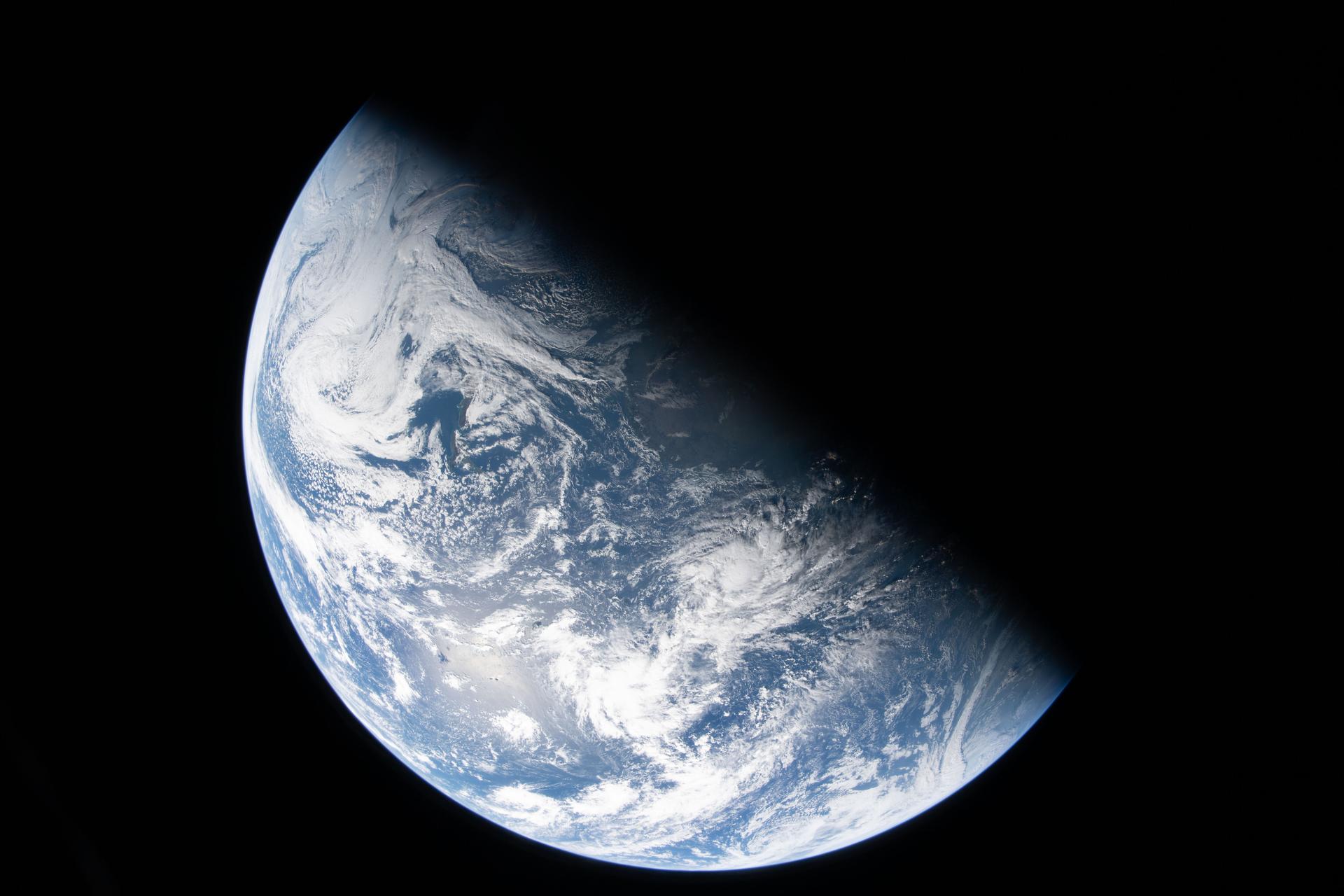 아르테미스 2호가 전송한 🌎 사진들 | 인스티즈