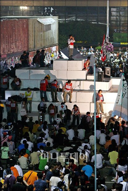 요즘 사람들은 잘 모르는 2008년 광우병 시위 상황.jpg (사진주의) | 인스티즈