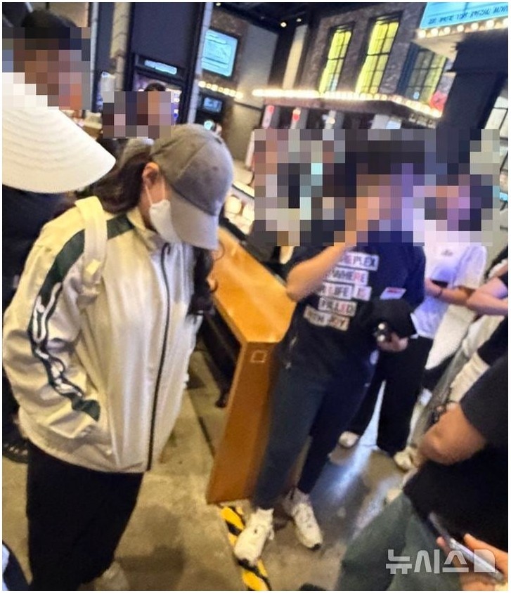 여장한 20대男 영화관 여자화장실서 도촬…구속 송치 | 인스티즈