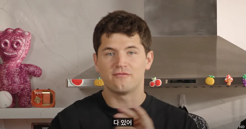 조회수 500만회 넘게 찍은 해외 대형 유튜버의 한국 급식 | 인스티즈
