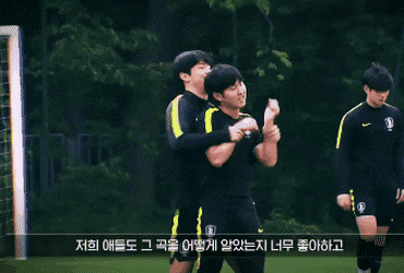 이강인을 가만두질 않는 형아들.gif | 인스티즈