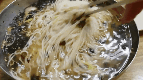 사람들마다 갈리는 국수 선택.gif | 인스티즈