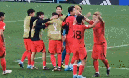 조규성이 이강인한테 뽀뽀하는 게 왜 유독 도파민 도는지 분석하는 달글 | 인스티즈