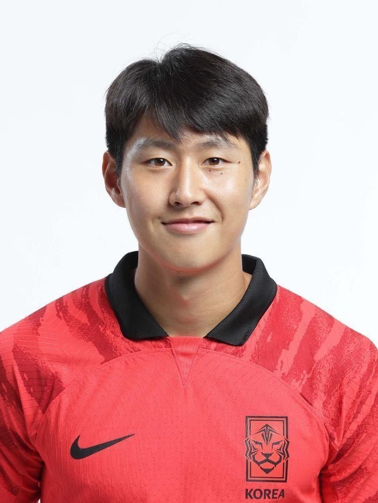 이강인을 가만두질 않는 형아들.gif | 인스티즈
