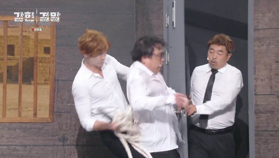 어딘가 이상한 거 같은 비밀요원.jpg | 인스티즈