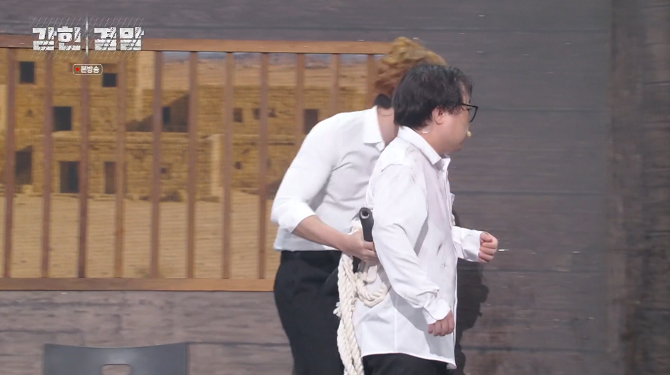 어딘가 이상한 거 같은 비밀요원.jpg | 인스티즈
