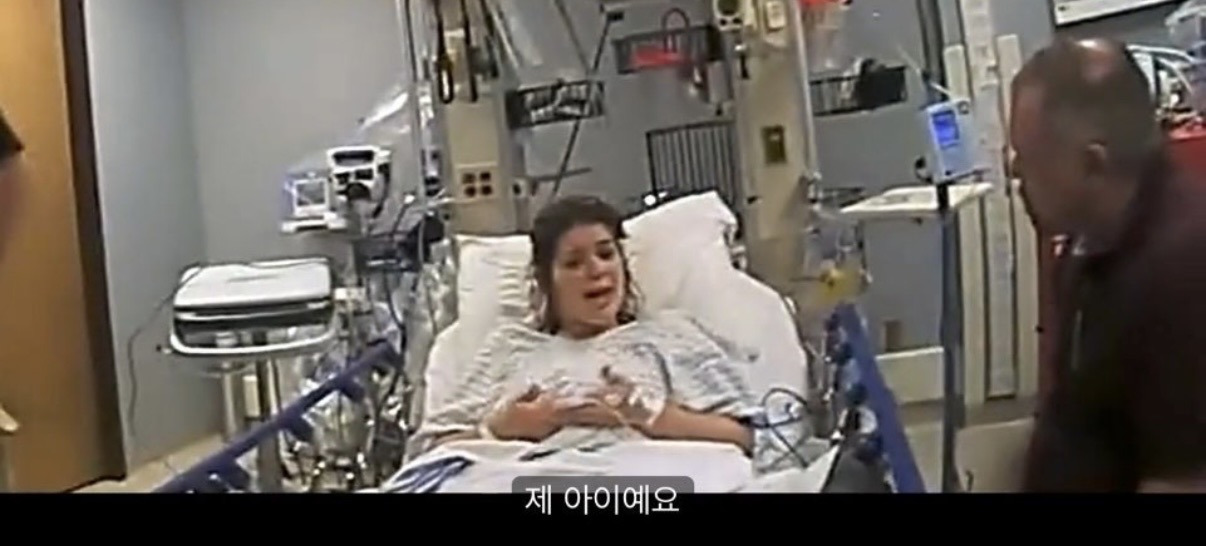 차 안에서 방금 아이를 출산했다는 여자의 충격적인 진실을 담은 넷플 다큐 | 인스티즈