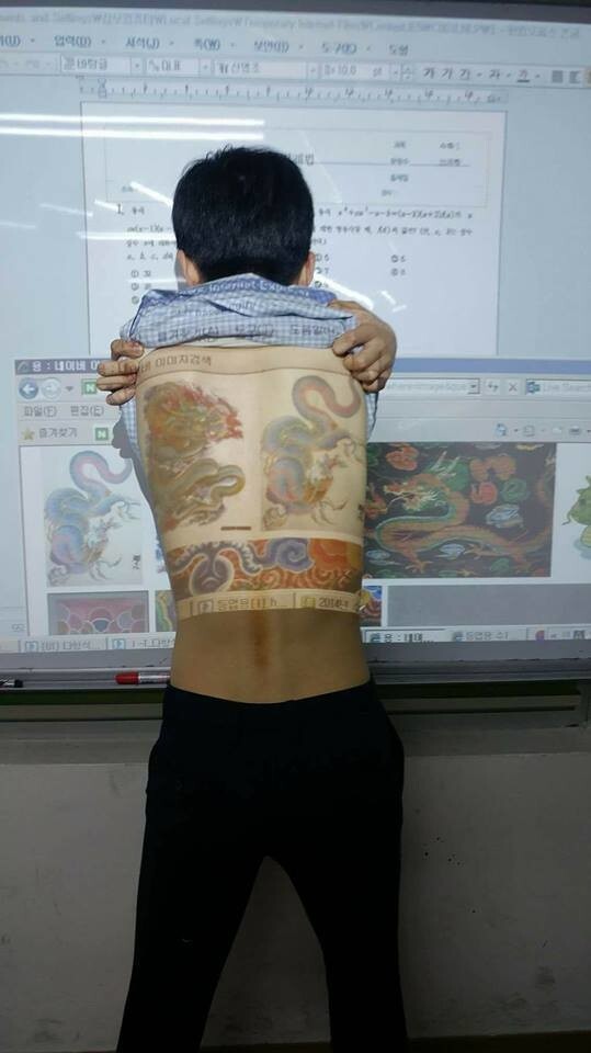 등에 용 두마리 문신한 급식 | 인스티즈