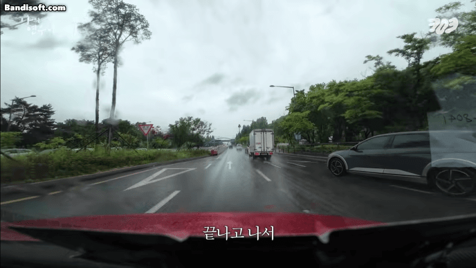 경차 진짜 개무시당하는구나 싶은... 리센느 원이 나의 연수아저씨 근황...gif | 인스티즈