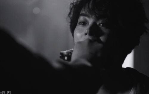 물과 기름처럼 절대 섞일 수 없다는, 남자 연예인 취향 소나무 양대산맥.gif | 인스티즈