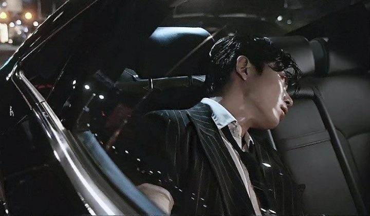 물과 기름처럼 절대 섞일 수 없다는, 남자 연예인 취향 소나무 양대산맥.gif | 인스티즈